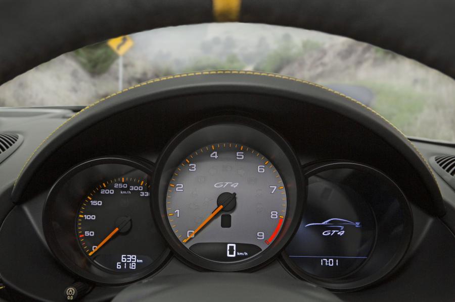 Панель приборов Porsche 718 Cayman GT4 (982C) 2020 года  (AU) (фото 26 из 40)